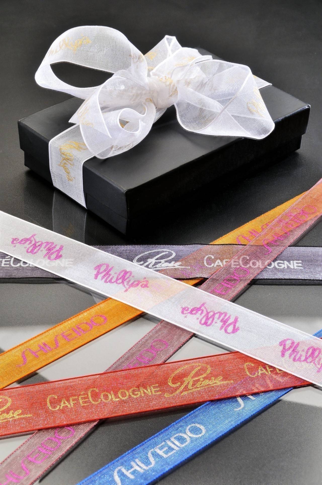 Logoband mit Reliefdruck