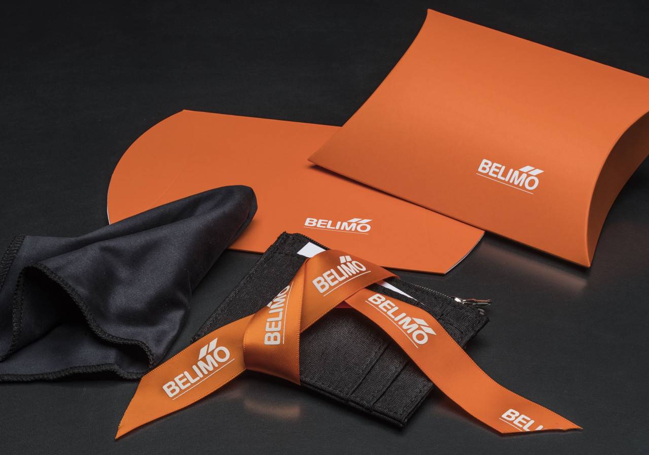 Custom-made pillow box, logo ribbon