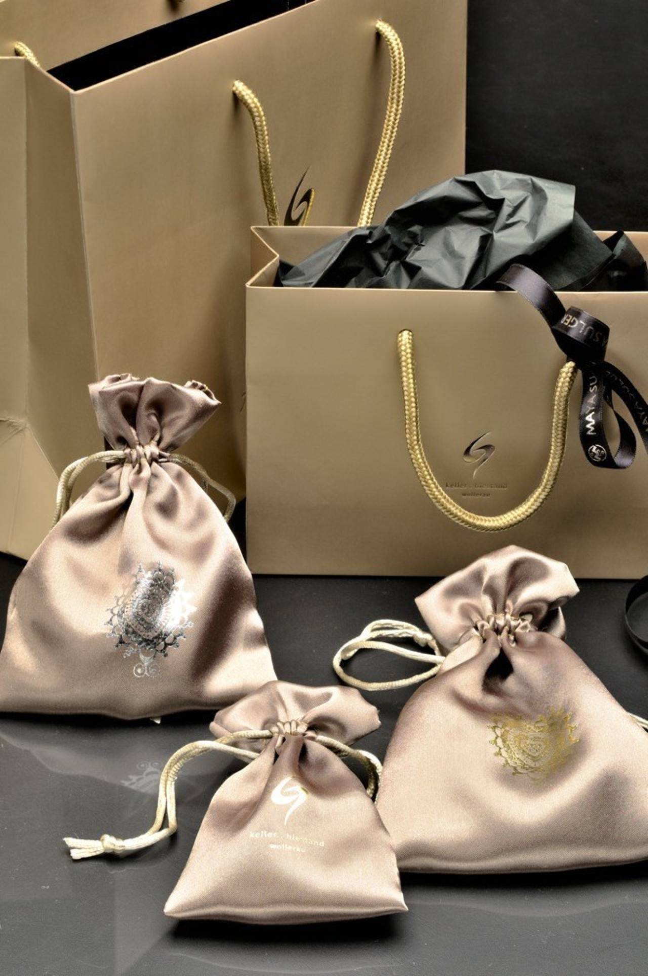 pochette en satin