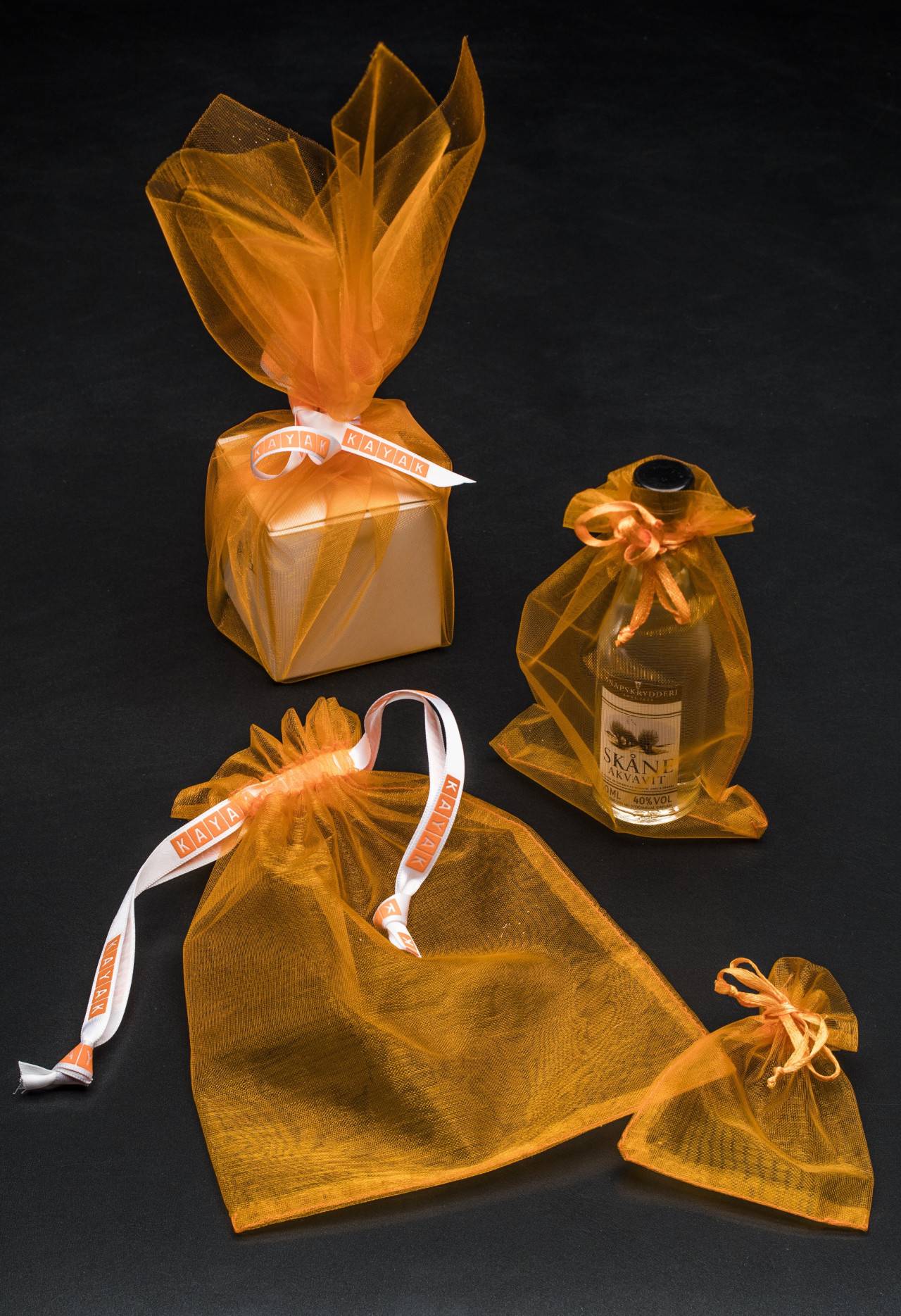 Organza mit Logo