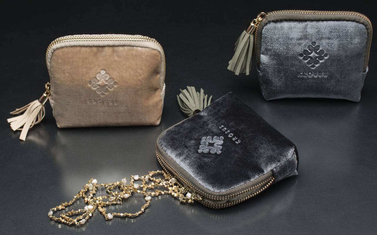 Pochette en velours personnalisée avec compartiments