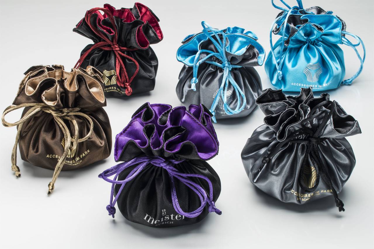 pochette en satin