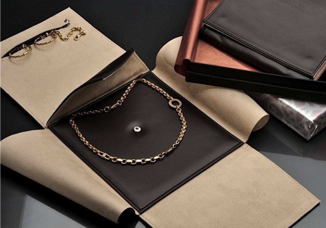 Emballage pour bijoux en cuir