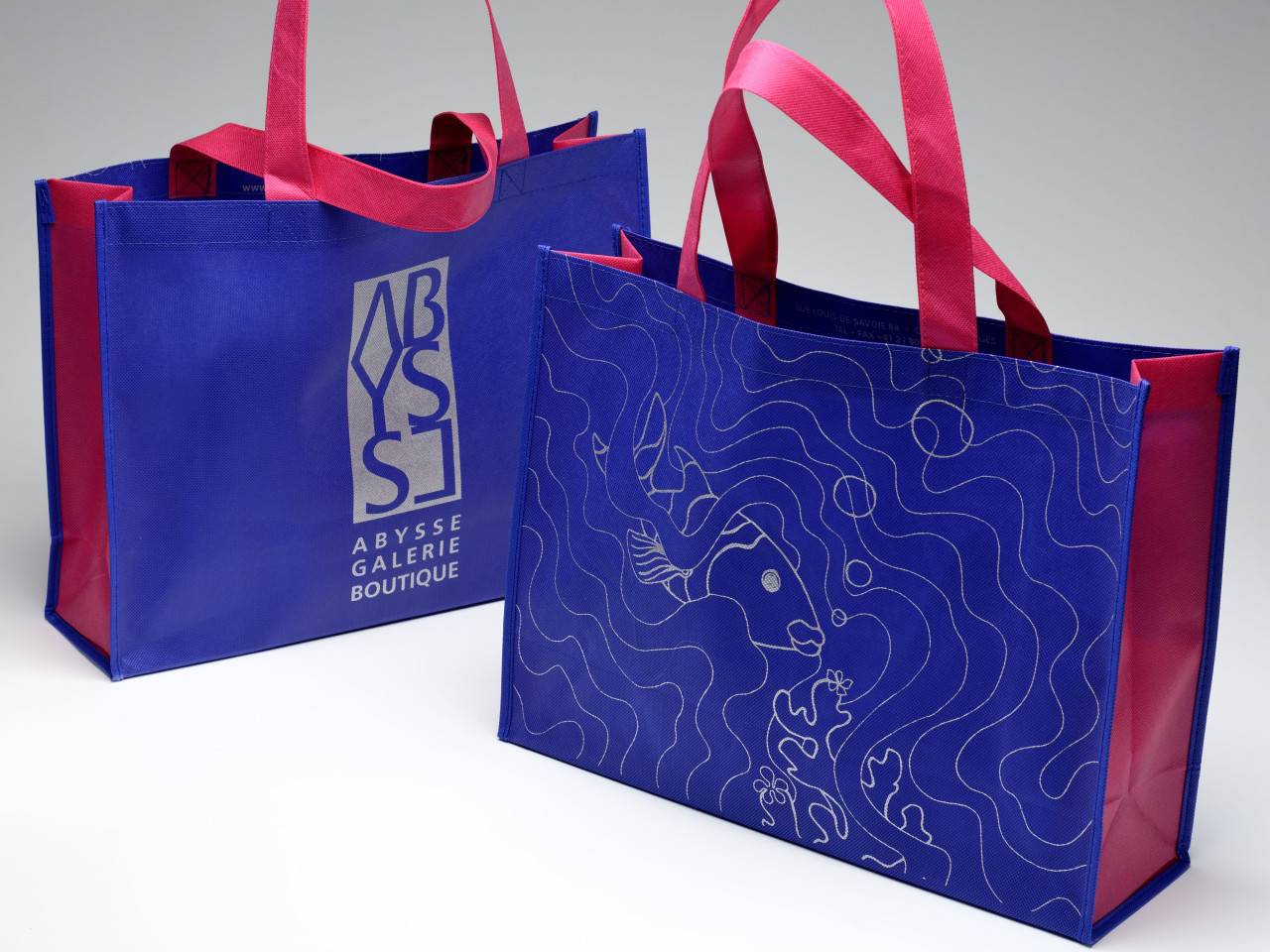 Tasche mit Logodruck