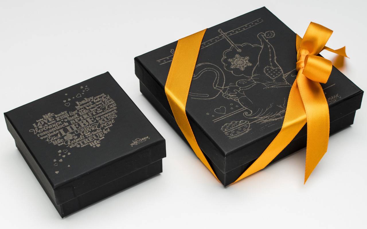 Packaging, cardboard box, gift ribbon, logo