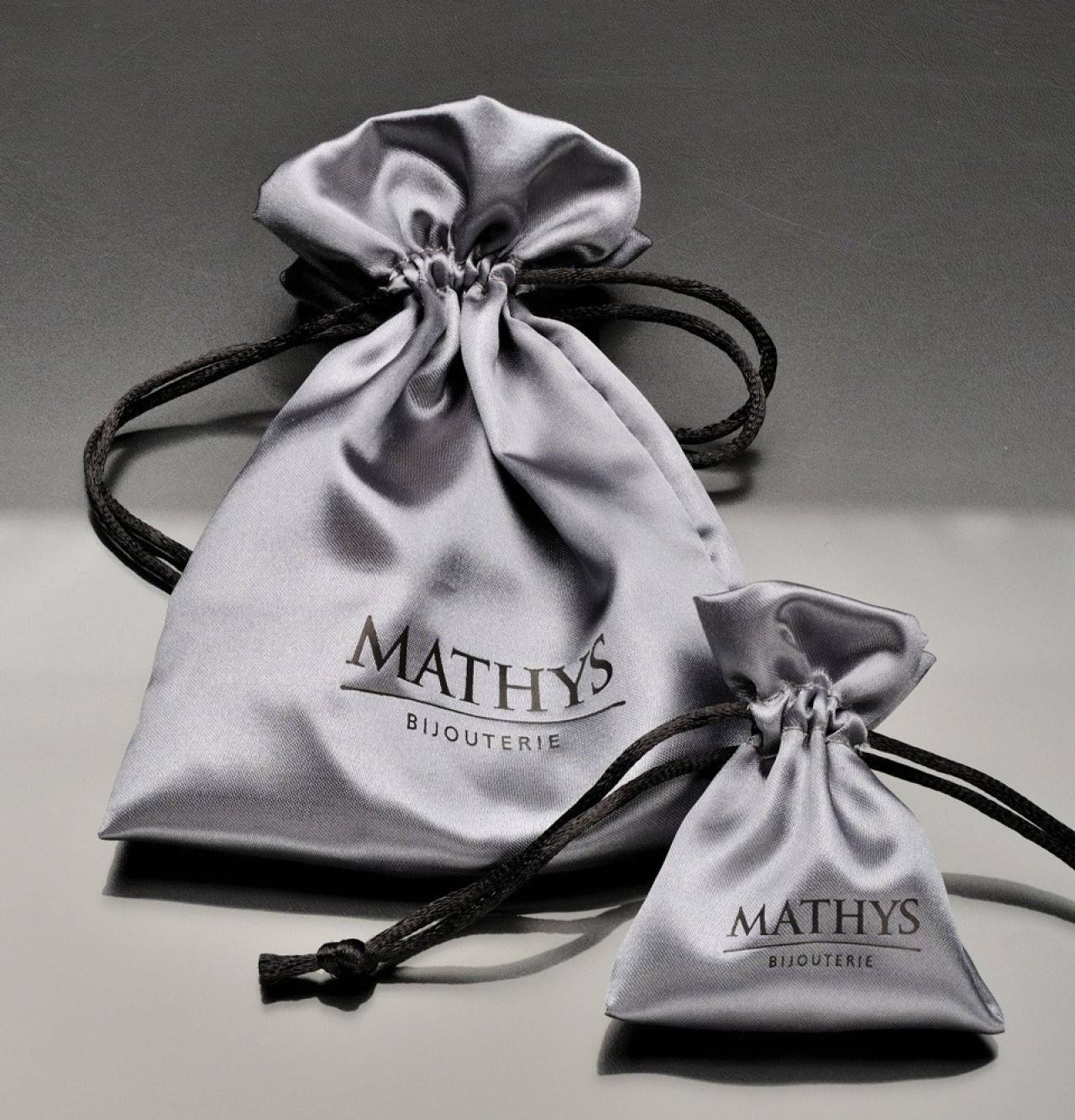 sachte en satin avec logo
