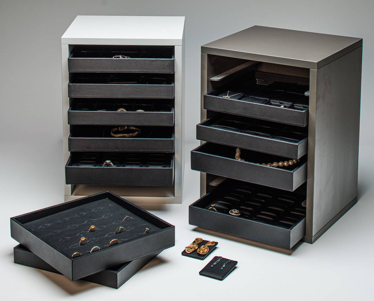 Shelf with inserts – versatile use 