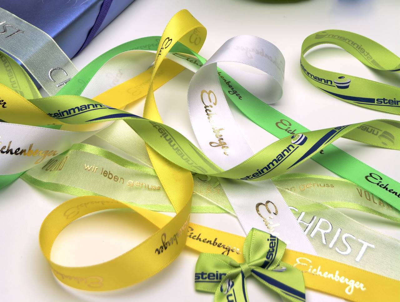 satiny ribbon with print