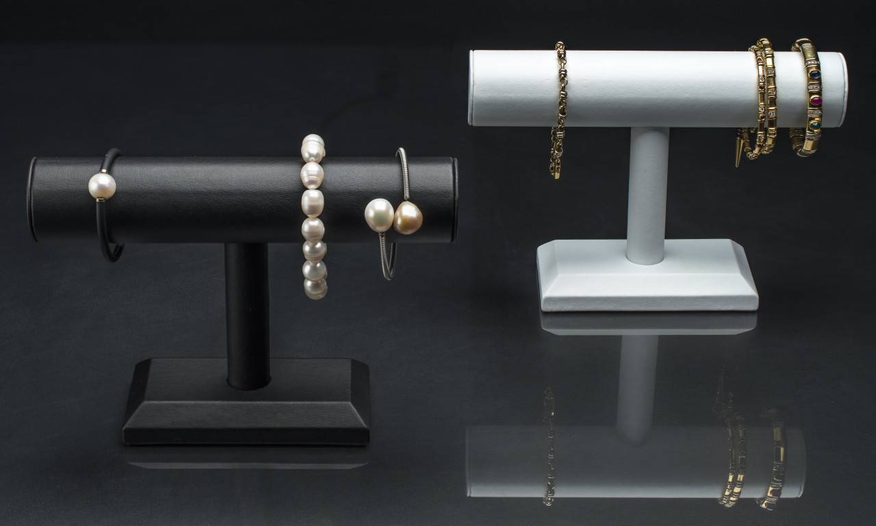 Présentoir à bracelets – élégant, disponible en noir ou en blanc