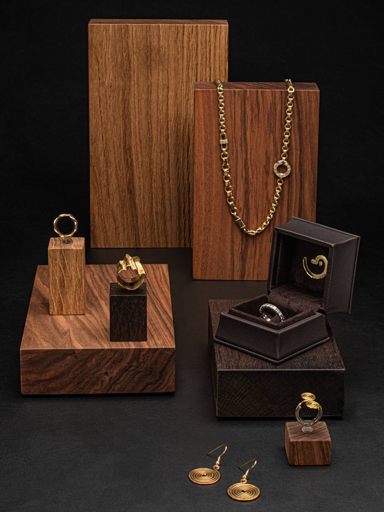 Edelholz-Display – warm, edel, wirkungsvoll 
