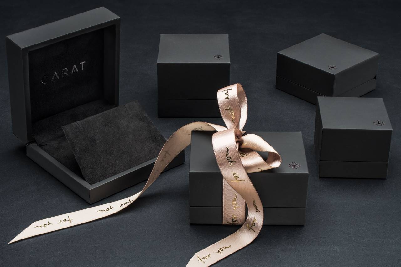 Customised jewellery packaging with logo